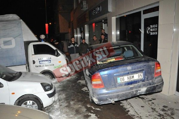 ANKARA CADDESİ ÜZERİNDE ZİNCİRLEME TRAFİK KAZASI