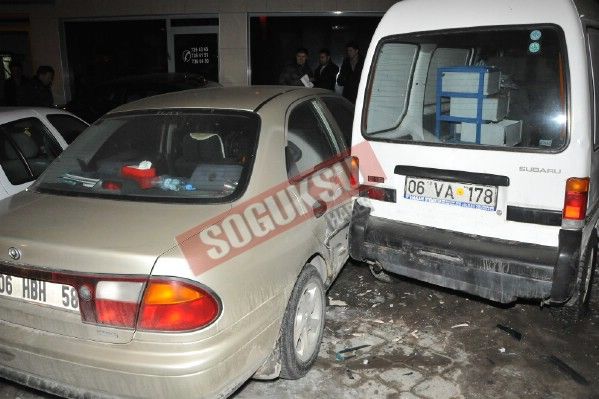 ANKARA CADDESİ ÜZERİNDE ZİNCİRLEME TRAFİK KAZASI