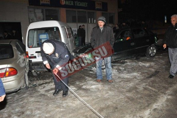 ANKARA CADDESİ ÜZERİNDE ZİNCİRLEME TRAFİK KAZASI