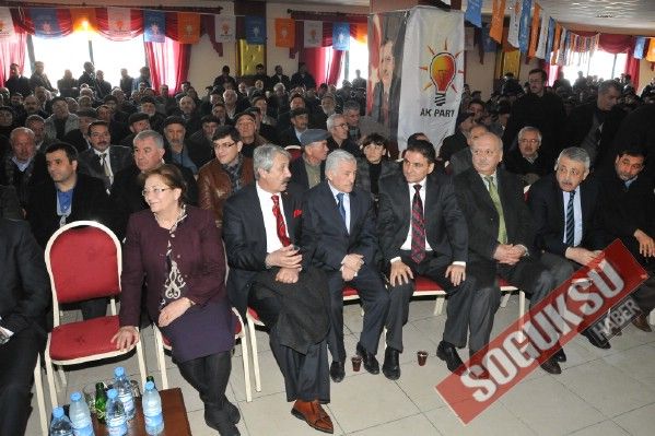 AK PARTİ KONGRESİNDE YAPRAK DÖKÜMÜ YAŞANDI