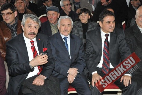 AK PARTİ KONGRESİNDE YAPRAK DÖKÜMÜ YAŞANDI