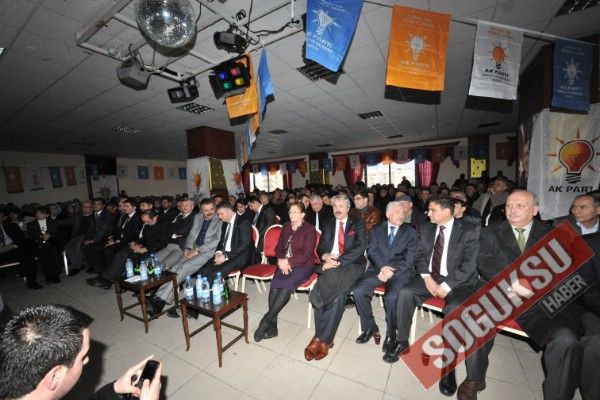 AK PARTİ KONGRESİNDE YAPRAK DÖKÜMÜ YAŞANDI