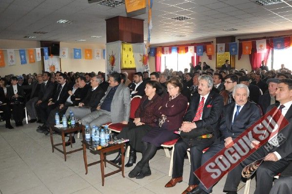 AK PARTİ KONGRESİNDE YAPRAK DÖKÜMÜ YAŞANDI