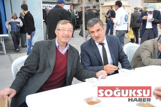EMNİYETTEN HALKA AŞURE DAĞITILDI