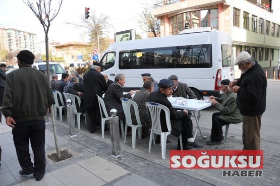 EMNİYETTEN HALKA AŞURE DAĞITILDI