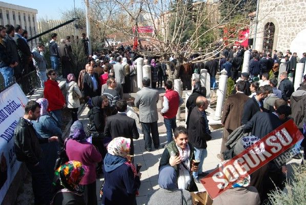 KIZILCAHAMAM MERHUM LİDERİNİ KABRİ BAŞINDA ANDI