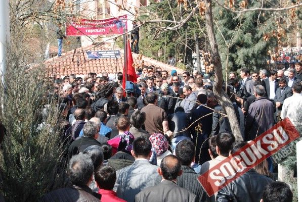 KIZILCAHAMAM MERHUM LİDERİNİ KABRİ BAŞINDA ANDI