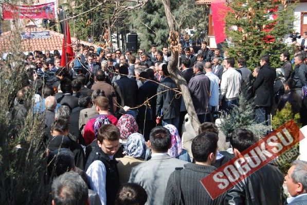 KIZILCAHAMAM MERHUM LİDERİNİ KABRİ BAŞINDA ANDI