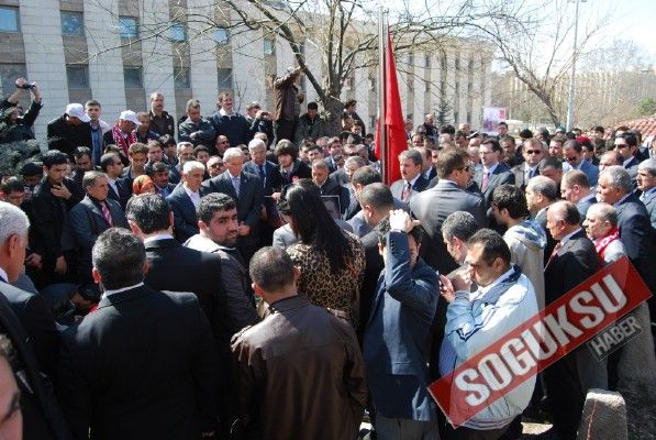 KIZILCAHAMAM MERHUM LİDERİNİ KABRİ BAŞINDA ANDI