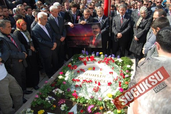 KIZILCAHAMAM MERHUM LİDERİNİ KABRİ BAŞINDA ANDI