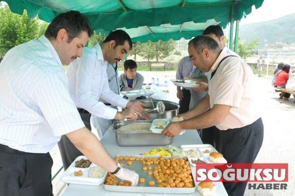 İMAM HATİP ORTA OKULUNDAN PİLAV GÜNÜ