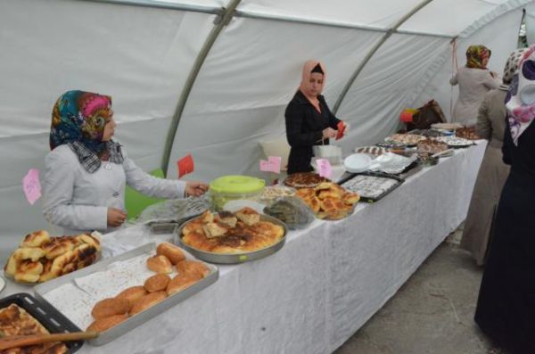 ÖĞRENCİLER YARARINA KERMES AÇILDI