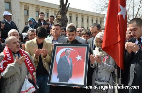 MUHSİN YAZICIOĞLU KABRİ BAŞINDA ANILDI