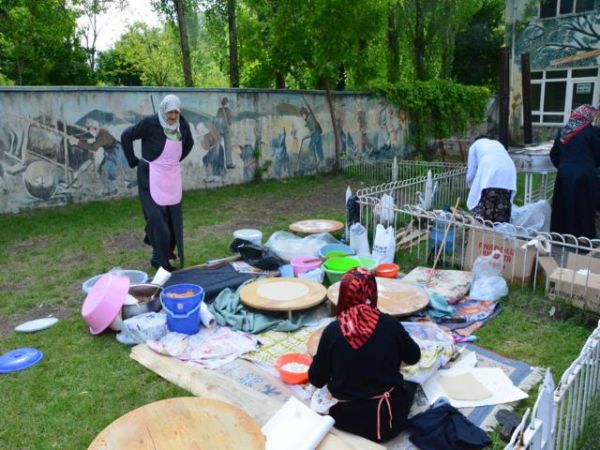 TALEBELER YARARINA KERMES AÇILDI