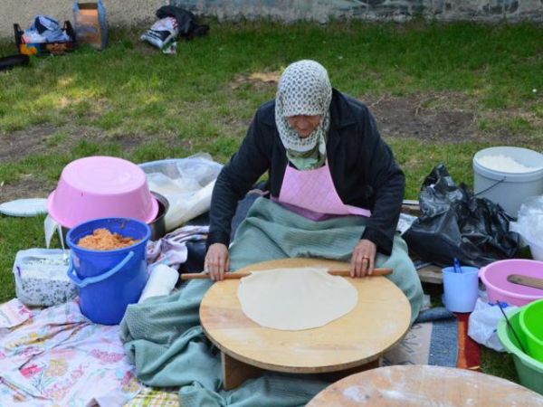 TALEBELER YARARINA KERMES AÇILDI