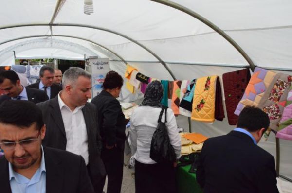 ÖĞRENCİLER YARARINA KERMES AÇILDI