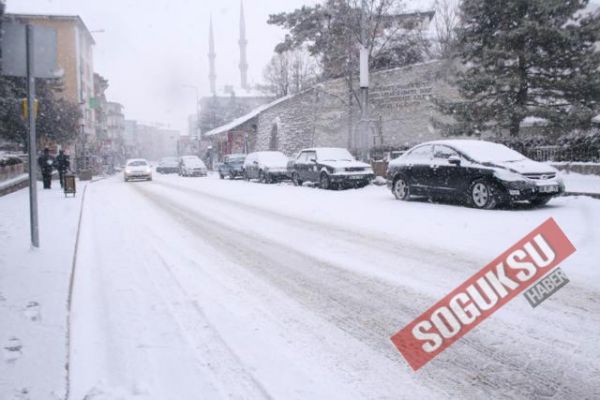 KAR YAĞIŞI KIZILCAHAMAM’DA DEVAM EDİYOR