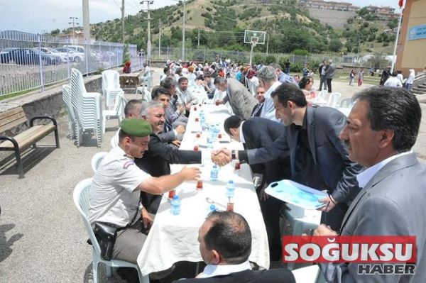 İMAM HATİP ORTA OKULUNDAN PİLAV GÜNÜ