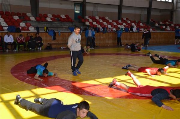 KIZILCAHAMAM KAPILARINI TÜRKİYE GÜREŞ MİLLİ TAKIML