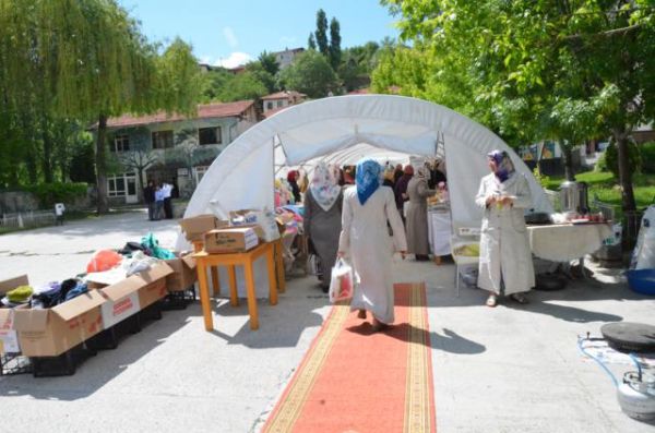 ÖĞRENCİLER YARARINA KERMES AÇILDI