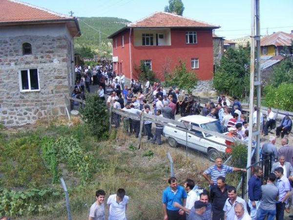 ADEM ÖZTÜRK HACI YEMEĞİ VERDİ.