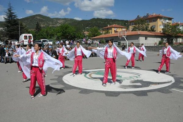 19 MAYIS KIZILCAHAMAM'DA COŞKUYLA KUTLANDI