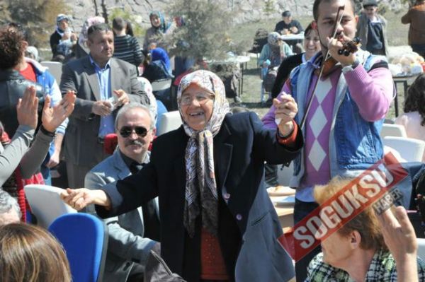 YAŞLILARA VOLKSWAGEN TURU