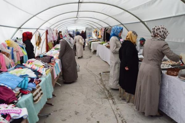 ÖĞRENCİLER YARARINA KERMES AÇILDI