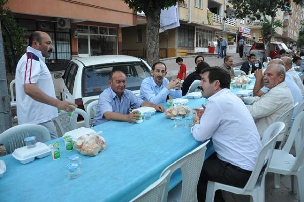 KIZILCAHAMAM HEPBİRLİKTE İFTAR AÇTI