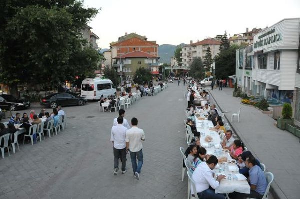 KIZILCAHAMAM HEPBİRLİKTE İFTAR AÇTI