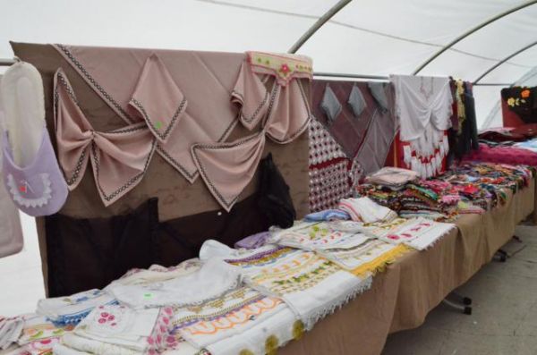 ÖĞRENCİLER YARARINA KERMES AÇILDI