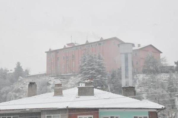 KIZILCAHAMAM BEYAZLARA BÜRÜNDÜ