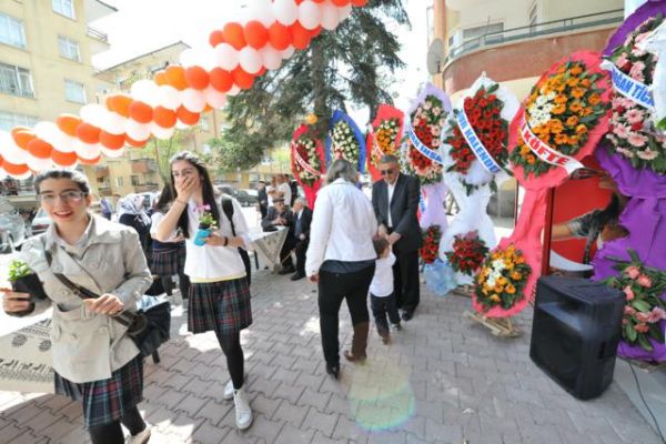 GÜMÜŞSOY KAHVALTI SOFRASINI AÇTI