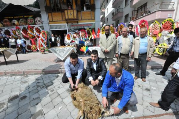 GÜMÜŞSOY KAHVALTI SOFRASINI AÇTI