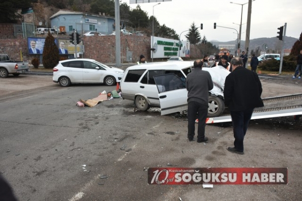 KAVŞAKTA TRAFİK KAZASI BİR YARALI