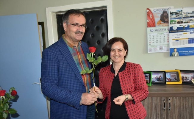 BAŞKAN GÜNEY VE AK PARTİ HEYETİNDEN HEMŞİRELER HAFTASI ZİYARETİ