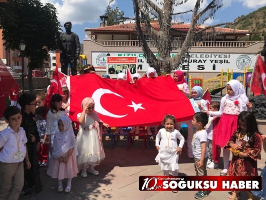 BİZİM ANADOLU VAKFI GÜRCAN KIZ GENÇLİK MERKEZİ MİNİKLERİ 15 TEMMUZ ŞEHİTLERİNİ UNUTMADI     