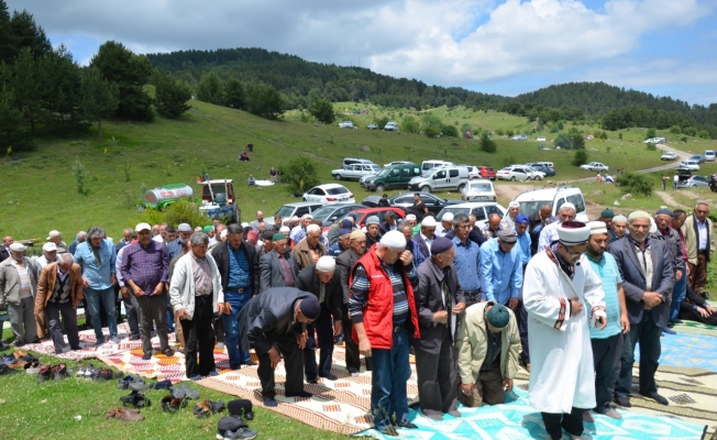 YAĞMUR DUASINA ÇIKTILAR