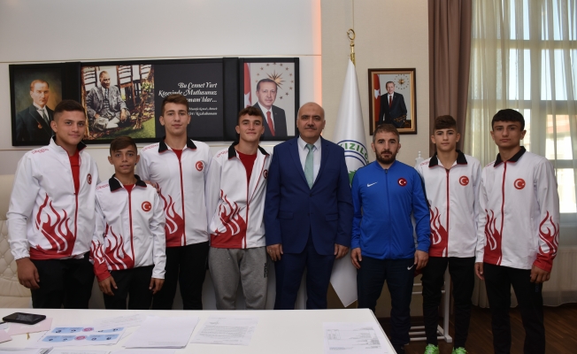 U-15 BÜYÜK MİNİKLER GÜREŞ MİLLİ TAKIMINDAN ZİYARET