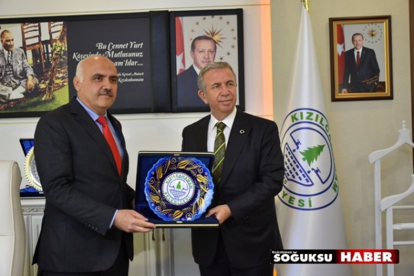 BAŞKAN MANSUR YAVAŞ KIZILCAHAMAM BELEDİYESİNİ ZİYARET ETTİ