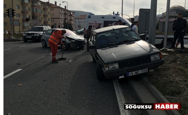 HASTANE KAVŞAĞINDA TRAFİK KAZASI