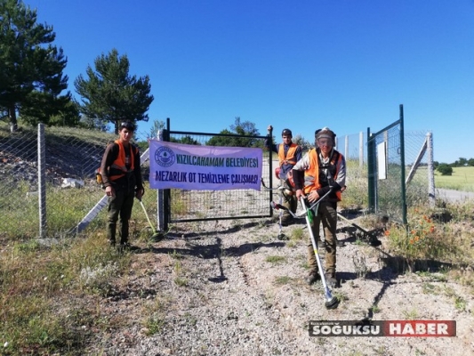 MEZARLIKLAR TEMİZLENİYOR