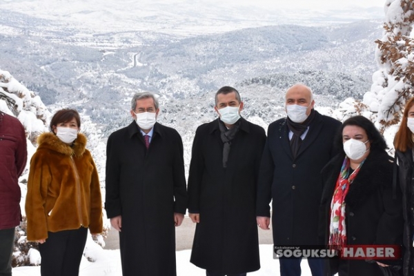 REKTÖR NECDET ÜNÜVAR'DAN KIZILCAHAMAM ZİYARETİ