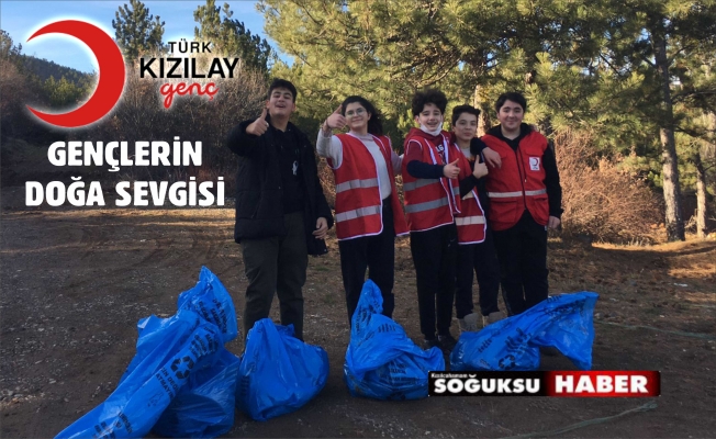 GENÇ KIZILAY KENT ORMANINDA ÇEVRE TEMİZLİĞİ YAPTI