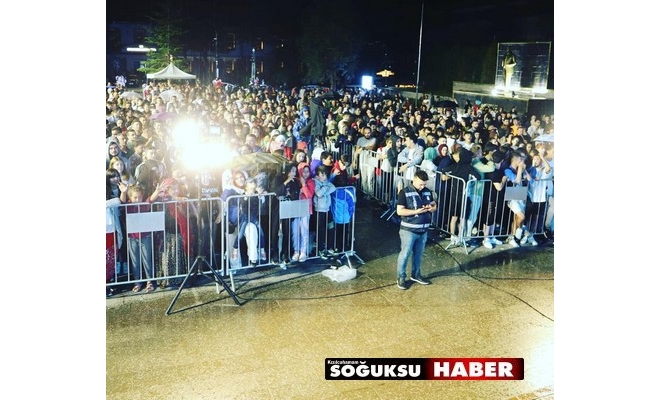 YAZ KONSERLERİNE YAĞMUR BİLE ENGEL OLMADI