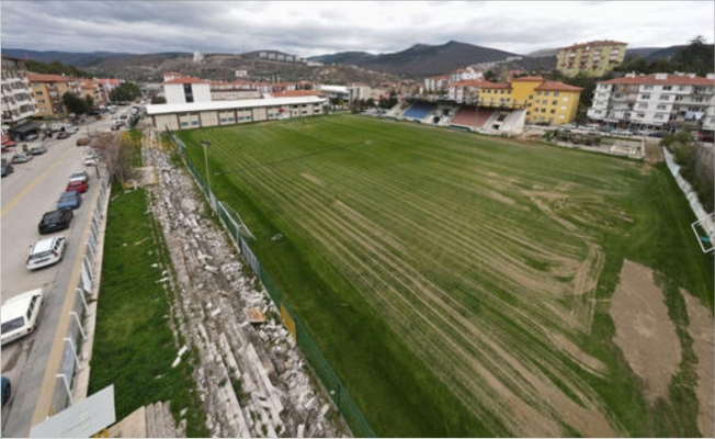 İLÇE STADINA YENİ 1000 KİŞİLİK TRİBÜN YAPIMINA BAŞLANDI