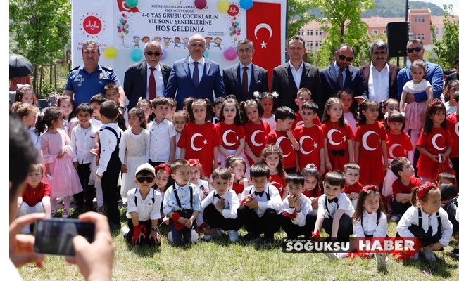 Kur'an kursu öğrencilerinden yılsonu etkinliği