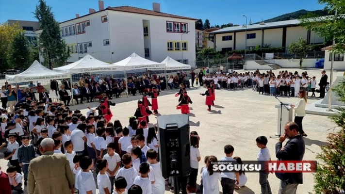 KIZILCAHAMAM'DA EĞİTİM ÖĞRETİM YILI TÖRENLE BAŞLADI