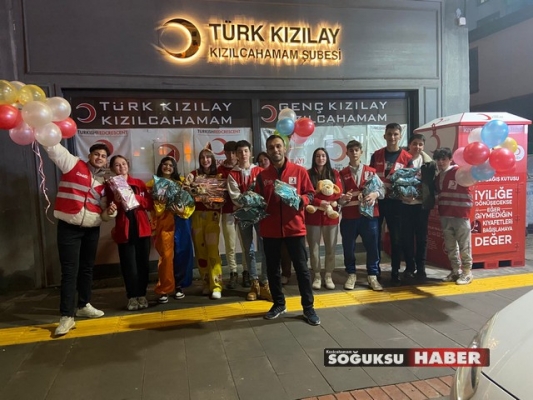 GENÇ KIZILAY YENİ YILDA DA MUTLULUK DAĞITTI