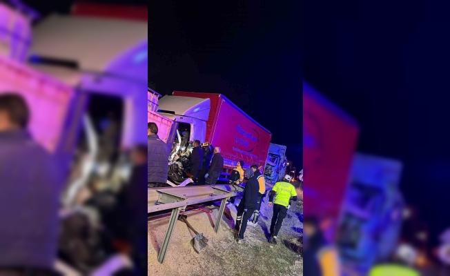 AKYARMA MEVKİİNDE ZİNCİRLEME TIR KAZASI 2 YARALI